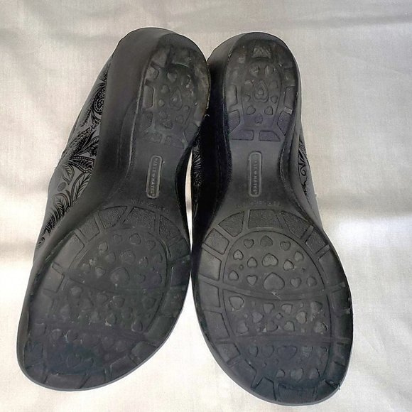 Nurse Mates Size 6 - Picture 4 of 4